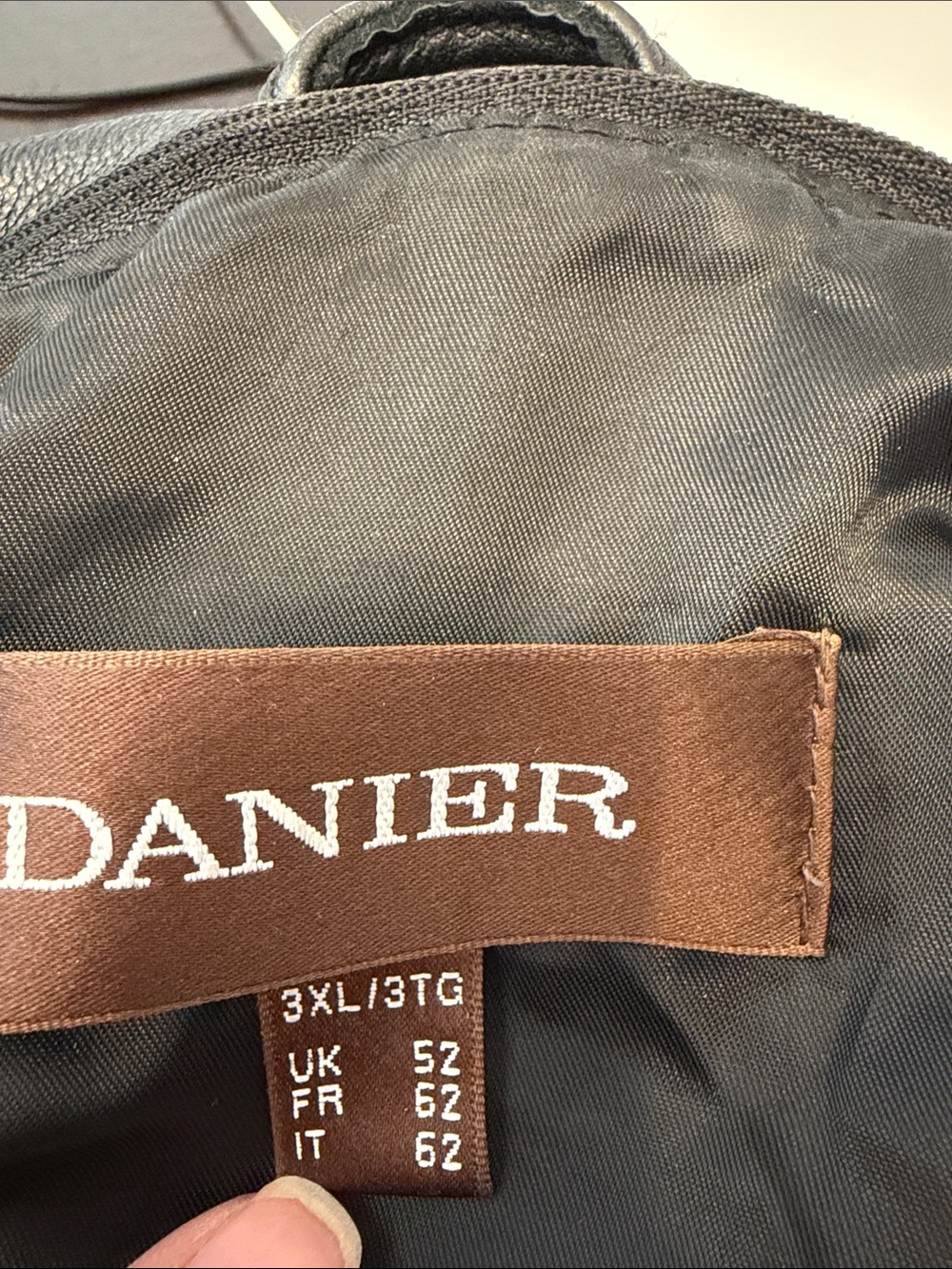 Danier Black Leather Bomber Jacket - Picture 6 of 6
